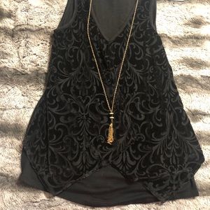 H-O-T! Black tank with gold necklace, flap front